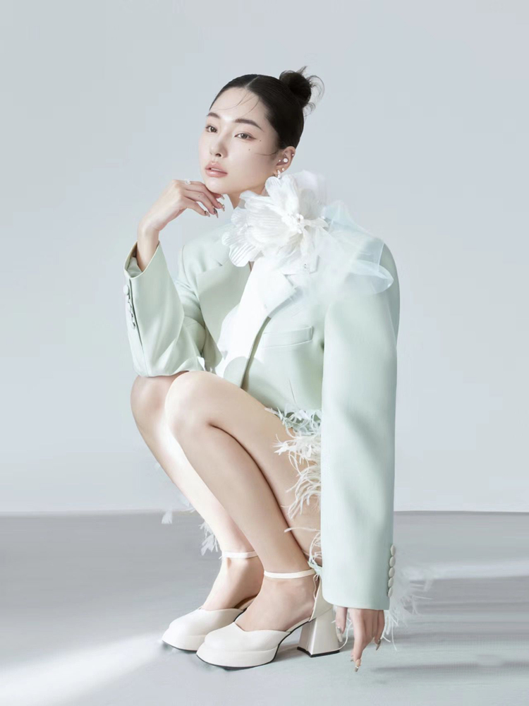 Green Ostrich Feather Suit 202 - огляд і ціна Ethnic Fashion Magazine